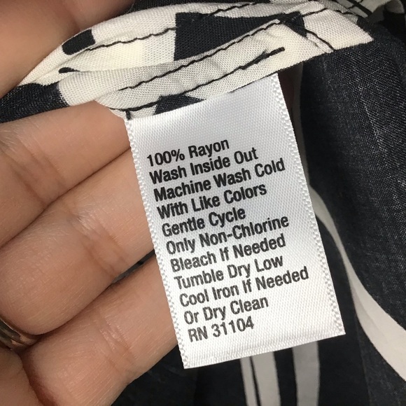 KAARI Blue Button Down Sleeveless Top - Picture 5 of 6